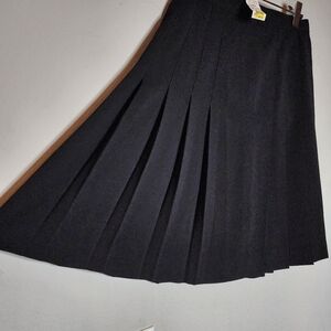 NWT Vintage Ann Taylor Loft Black Pleated Knee Length Flowy Skirt Size 6P